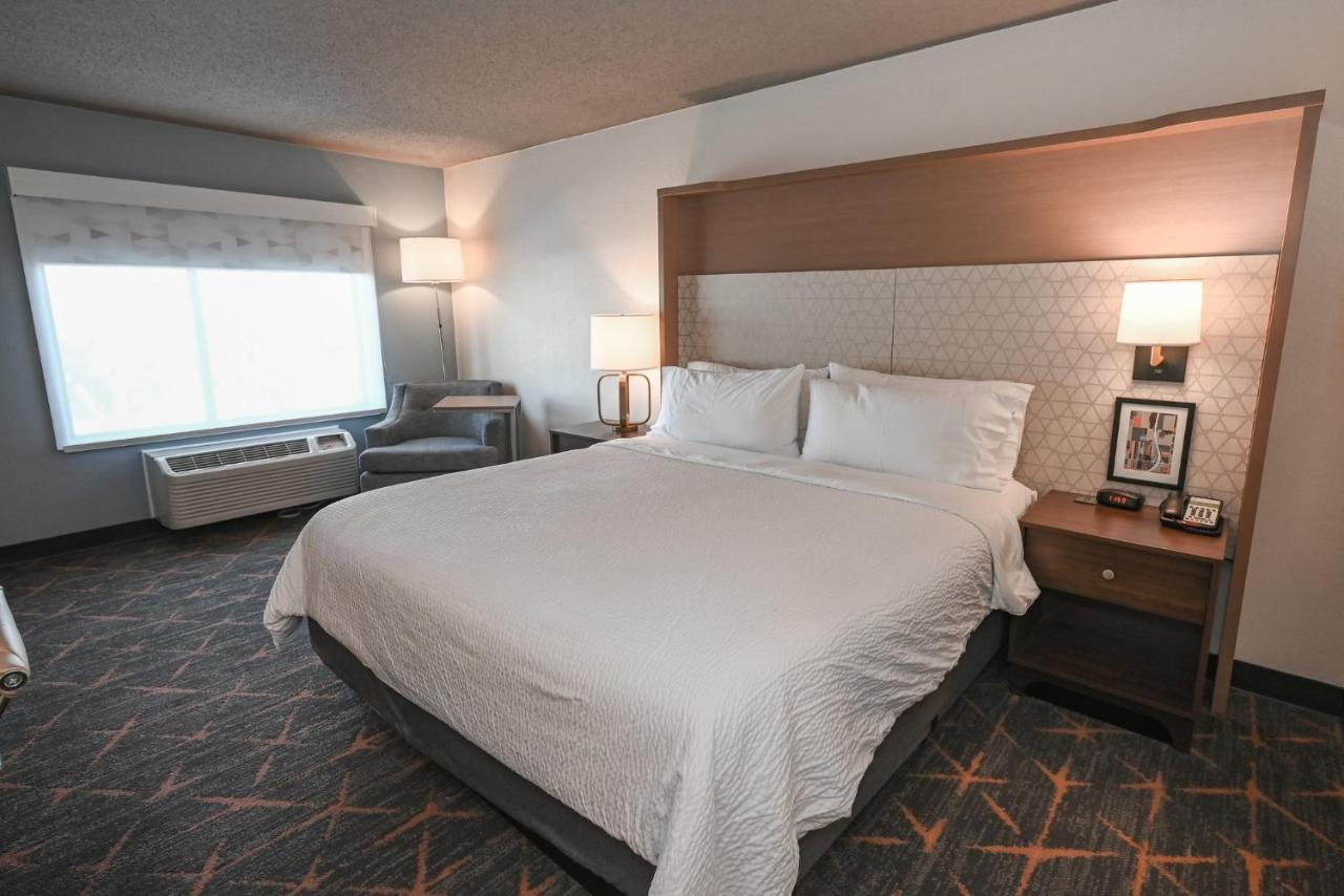 Holiday Inn Cleveland-Mayfield By Ihg Exterior photo
