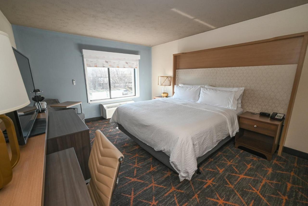 Holiday Inn Cleveland-Mayfield By Ihg Exterior photo