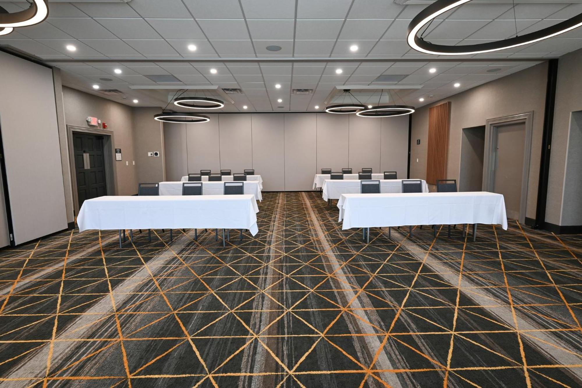 Holiday Inn Cleveland-Mayfield By Ihg Exterior photo