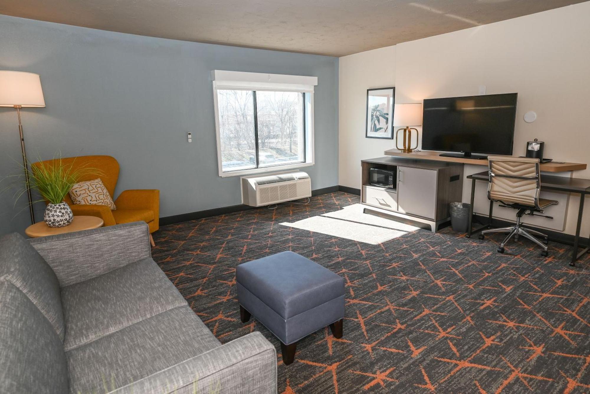 Holiday Inn Cleveland-Mayfield By Ihg Exterior photo