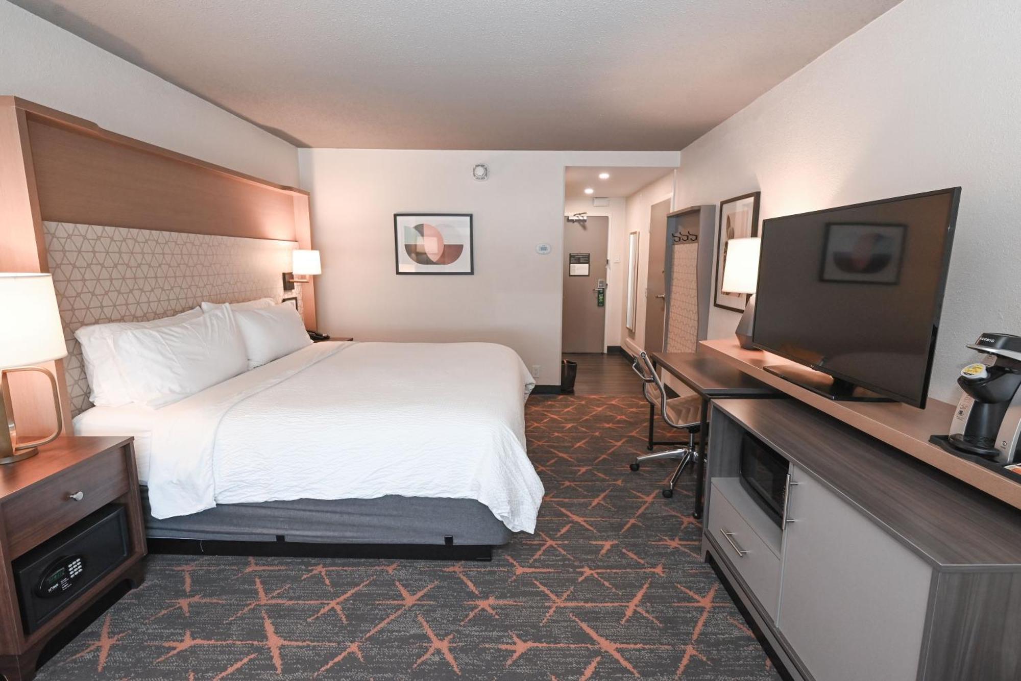 Holiday Inn Cleveland-Mayfield By Ihg Exterior photo