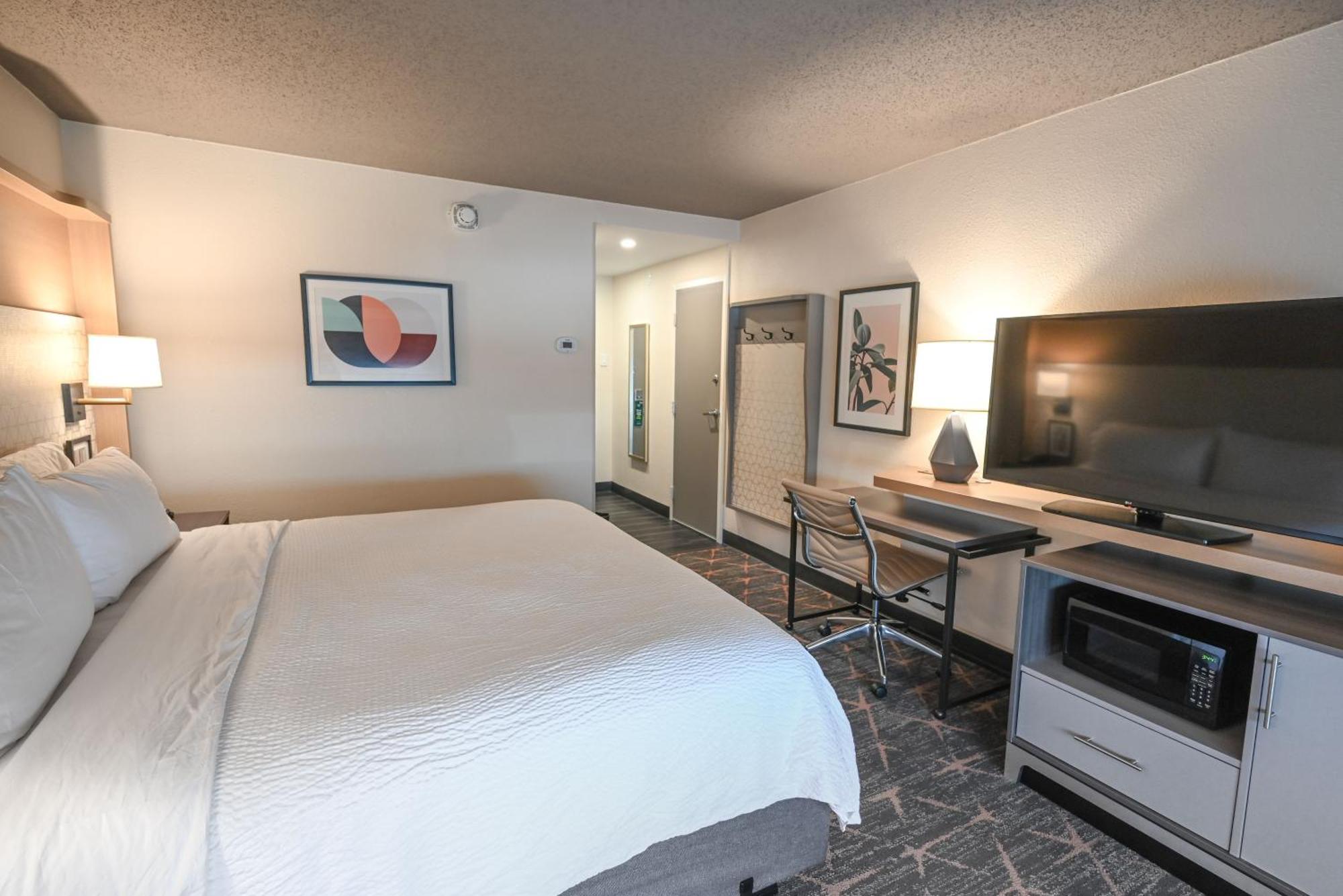 Holiday Inn Cleveland-Mayfield By Ihg Exterior photo