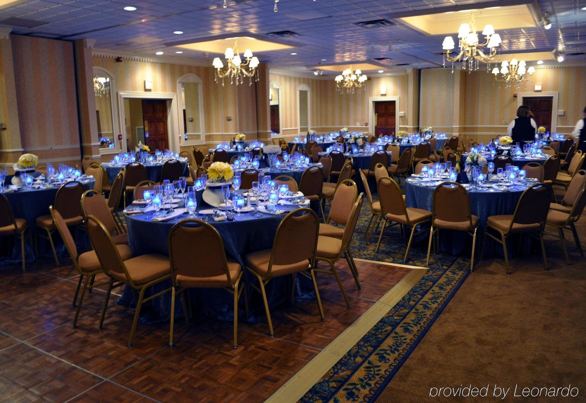 Holiday Inn Cleveland-Mayfield By Ihg Restaurant photo