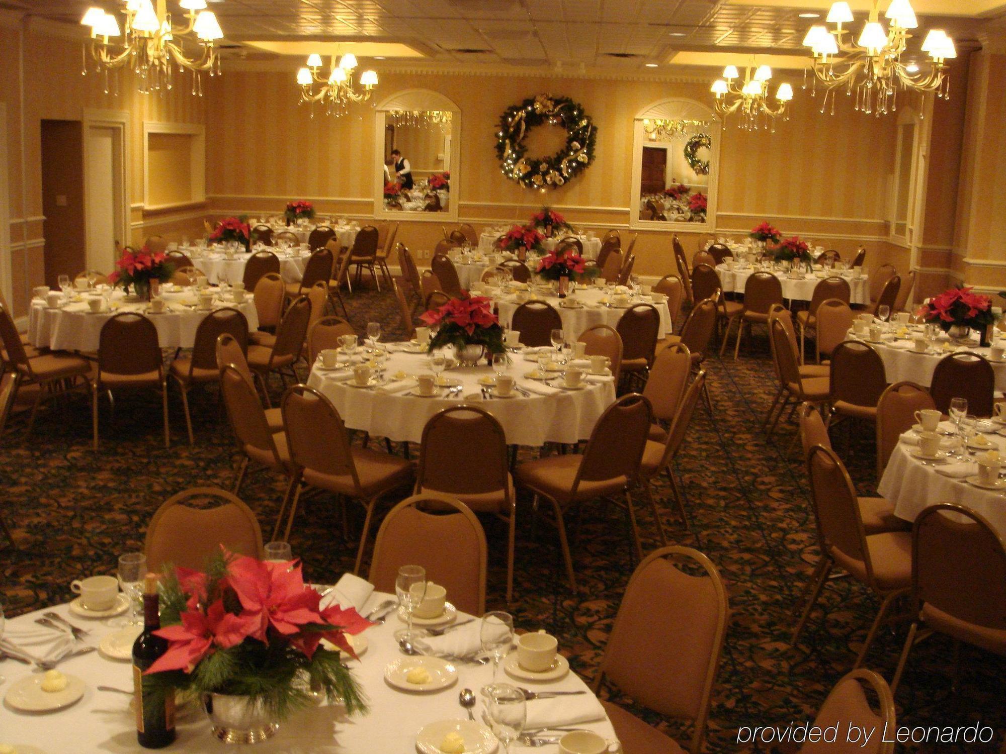 Holiday Inn Cleveland-Mayfield By Ihg Restaurant photo
